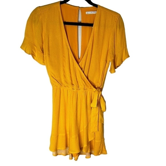 Abercrombie & Fitch Dot Short Sleeve Surplice Faux Wrap Romper - Picture 3 of 14